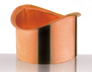 A Curved Mouth for a Copper Component on a Flat Surface